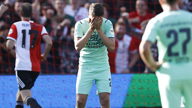 Feyenoord in de extra tijd naast PSV dankzij Dessers