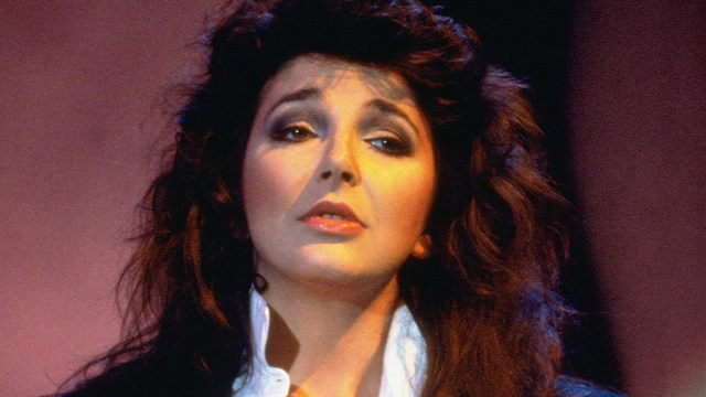 'Running up that Hill' van Kate Bush bestormt hitlijsten opnieuw