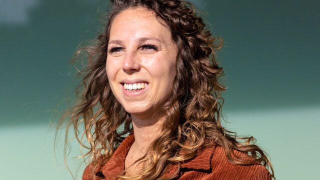 Sinds ze ze zelf heeft bezorgd, is journalist Marieke de Ruiter gestopt met het bestellen van pakketjes