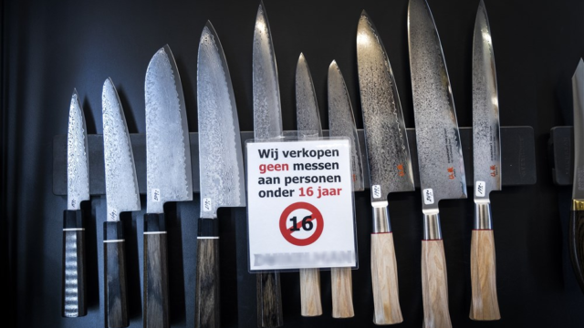Stand.nl: 'Er moet zo snel mogelijk een landelijk messenverbod voor minderjarigen komen'