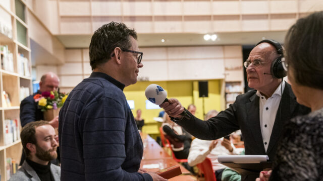Patrick van Aarle wint het Groot Dictee der Nederlandse Taal 2022