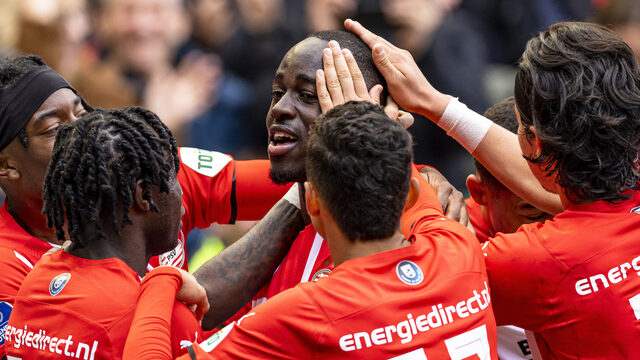 PSV wint met veel wisselingen in opstelling van RKC Waalwijk