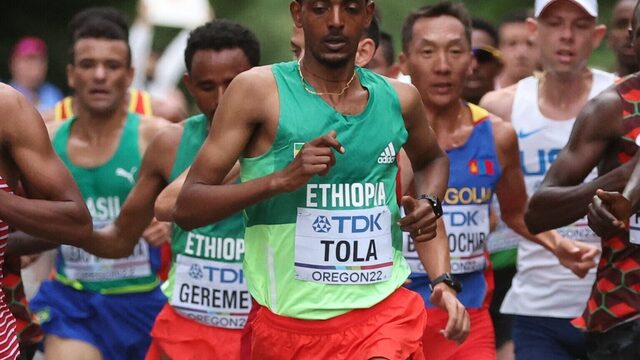 Nageeye kan huzarenstukje in Tokio niet herhalen op WK, Tola wint