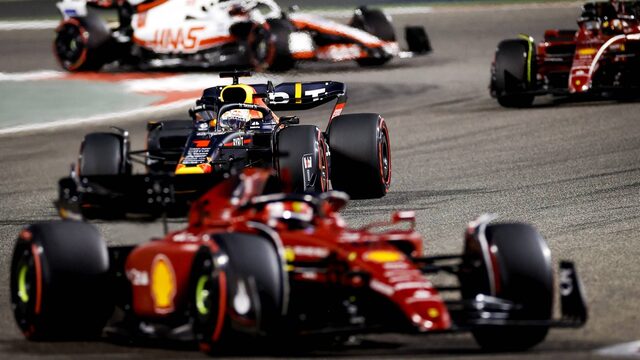 Charles Leclerc brengt Ferrari de eerste zege van het seizoen