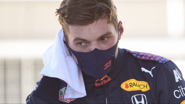 Zware crash Max Verstappen in Engeland, Hamilton profiteert