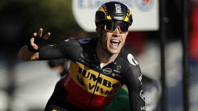 Wout van Aert wint massasprint op Champs-Élysées