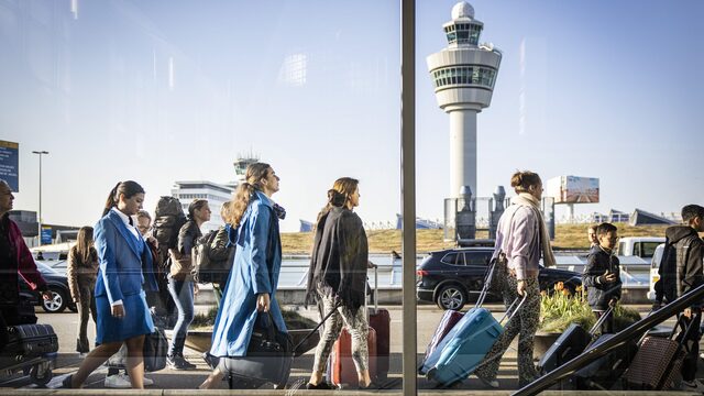 Schiphol mag deze zomer vluchten niet zomaar annuleren