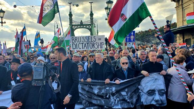 Orbáns wankele kaartenhuis