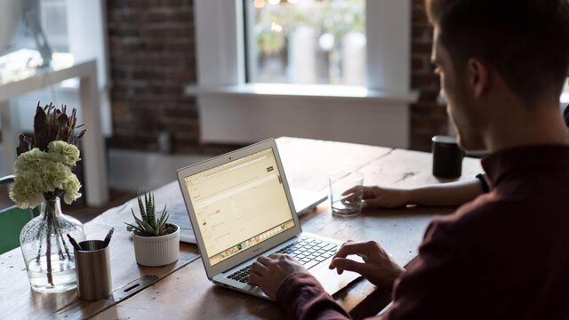 Stand.nl: 'Er moet een verplichte stagevergoeding komen'