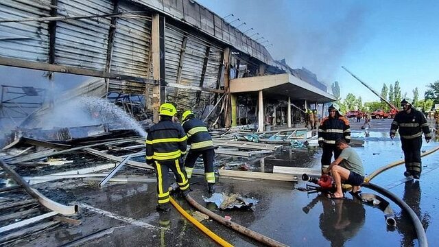 Oekraïense bevolking opgeschrokken door bombardement op winkelcentrum: 'Je bent nergens veilig'