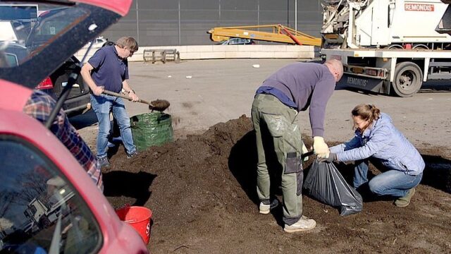 Giftige stoffen gevonden in compost dat gratis werd uitgedeeld, blijk uit onderzoek EenVandaag