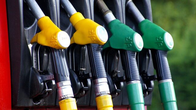 'Benzineprijzen zijn absurd, verlaag de accijns!'