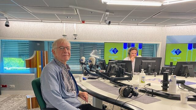 Dit is de man die al 16.000 keer 'Met het Oog op Morgen' aankondigde