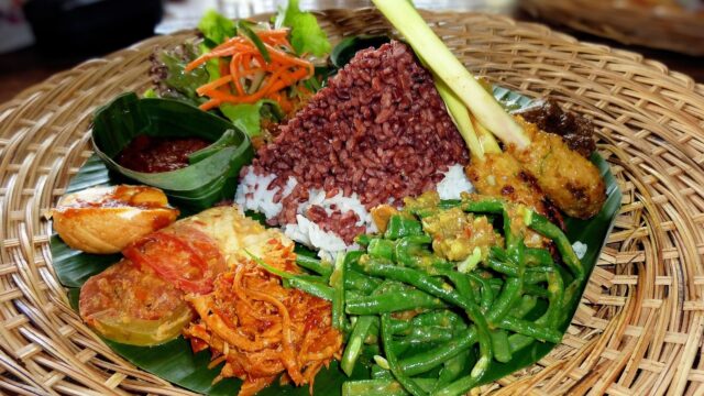 De Indische en Indonesische culinaire rijkdom is diep geworteld in Nederland