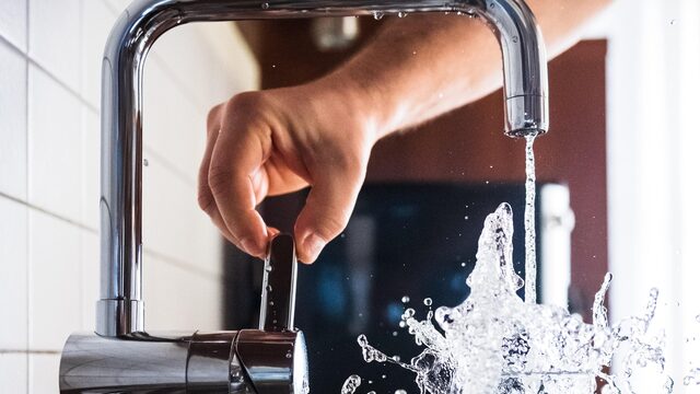 Alledaagse Vragen - Raakt ons drinkwater op?