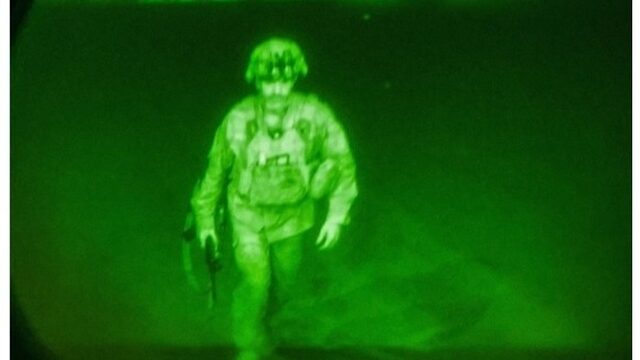 Hoe iconisch is de foto van de laatste Amerikaanse militair in Afghanistan?