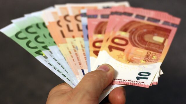 Stand.nl: 'Mensen moeten hun corona-spaargeld laten rollen'
