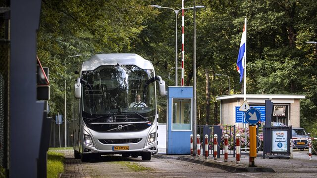 Dit staat de groep geëvacueerde Afghanen te wachten in Nederland