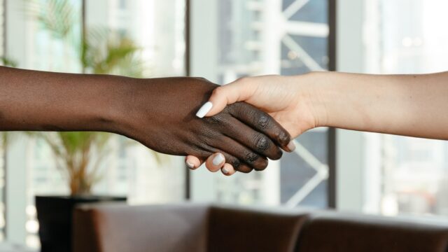 Kalebassen en kokosolie: moet er nog een spiritueel excuus komen voor de slavernij?