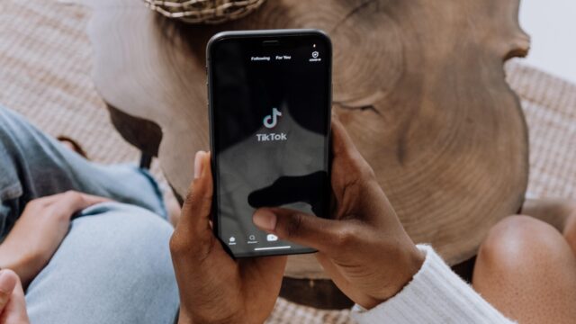 Alledaagse Vragen - Verdient een artiest aan zijn muziek op sociale media?