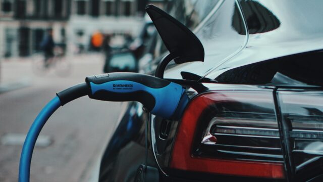 Grondstoffentekort zorgt voor ongelijkheid: wie mag er in de toekomst elektrisch rijden?