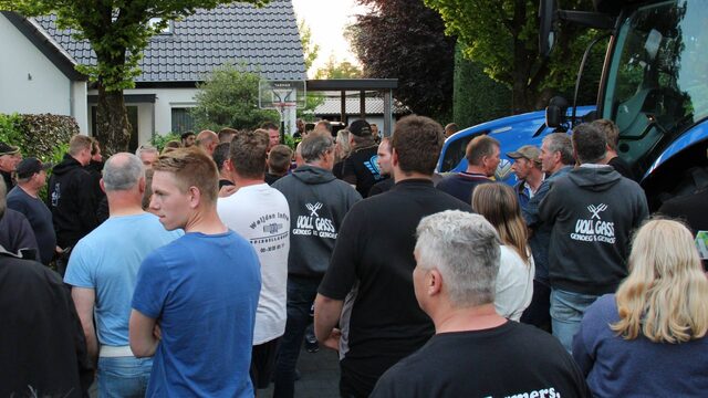 Politici reageren op boerenprotest bij huis minister Van der Wal: 'Dit is onacceptabel'