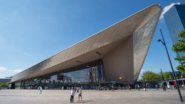 Hoe ontwerp je een eerlijke stad? 'Sloop de poortjes op stations'