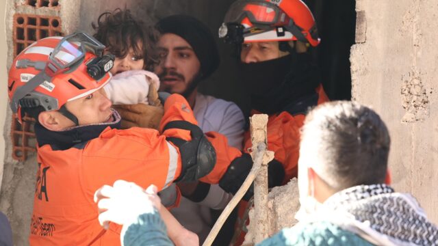 Turkse overheid beperkt onafhankelijke hulporganisaties: 'Erdoğan wil dat ngo's slaafjes van de staat zijn'