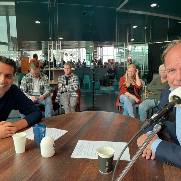 Freek Jansen & Michel van Egmond brengen lucht en relativering in voetbalpodcasts