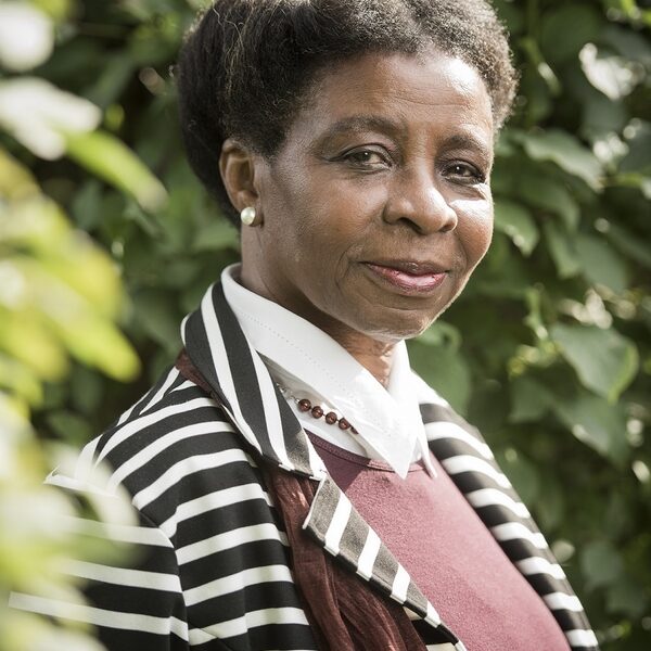 Brusseprijs 2022 gewonnen door antropologe en auteur Roline Redmond