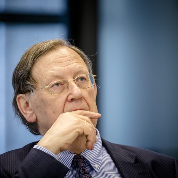 Voormalig DNB-president Wellink: Kabinet schuift koopkrachtproblemen voor zich uit, klap komt in 2024