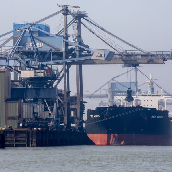 Oud-AIVD directeur Rob Berthole: Nederlandse inlichtingendiensten moeten zelf spionagedreiging Chinese hijskranen onderzoeken