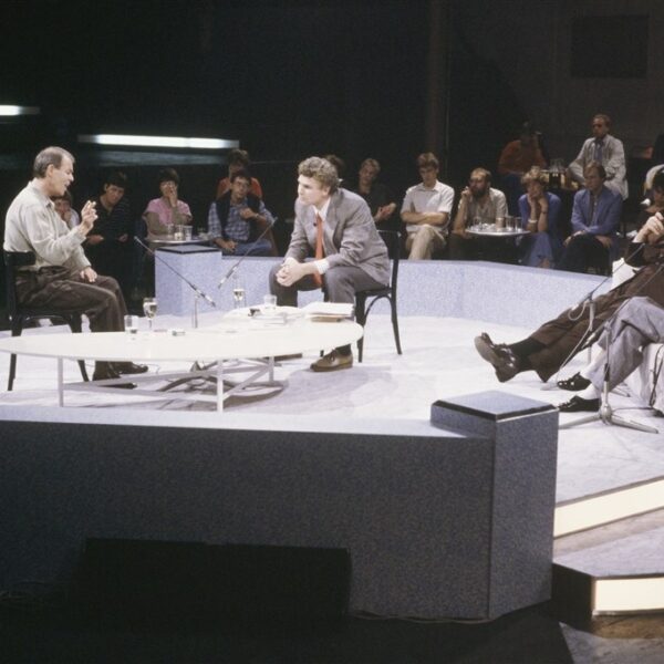 Podcast De Dag: Boeken op tv, een moeizaam huwelijk