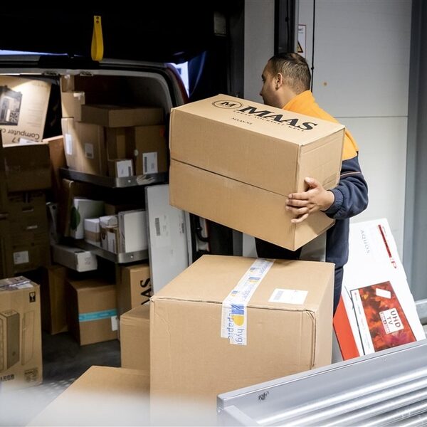 Podcast De Dag: undercover bij PostNL