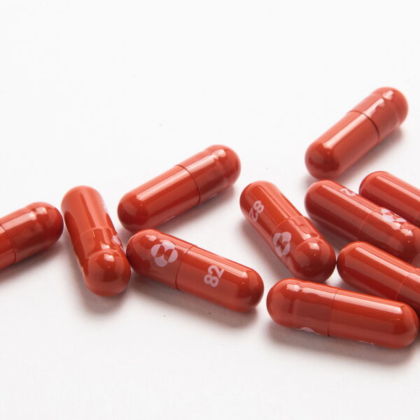 'Belangrijk signaal': farmaceut gaat patenten voor nieuwe coronapil delen