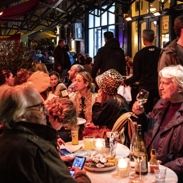 Het risico van versoepelen: 'Het is spannend wat deze piek met de zorg belasting doet'
