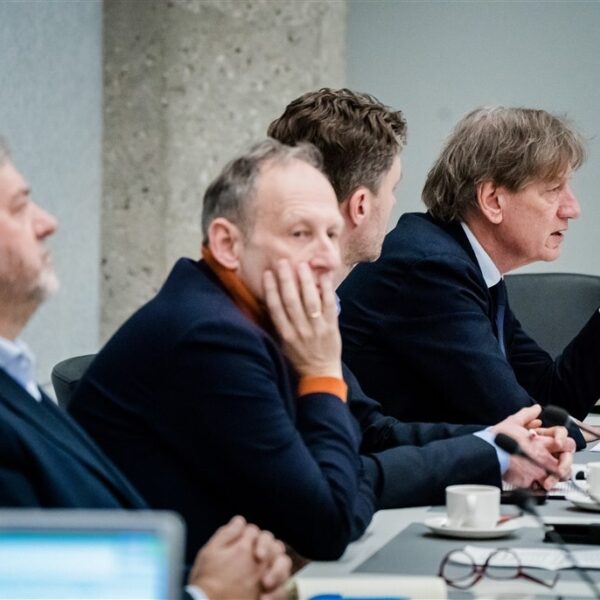 De gezichten van de oorlog: duiders en deskundigen