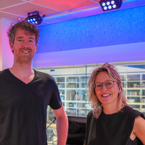 Van der Laan en Woe zijn heel saai: 'Onderweg giebelen we veel'