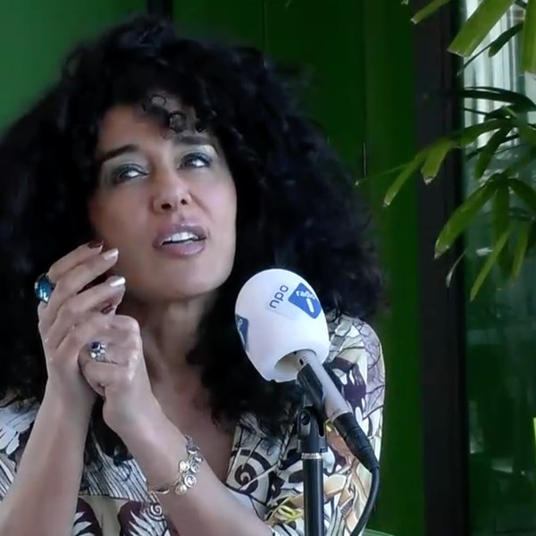 'Nederlanders, práát over seks!' zegt Kaouthar Darmoni over de dickpicdiscussie