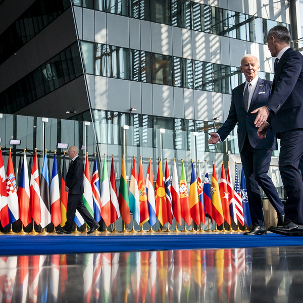 Oud-NAVO-topambtenaar: zet nu streep in het zand