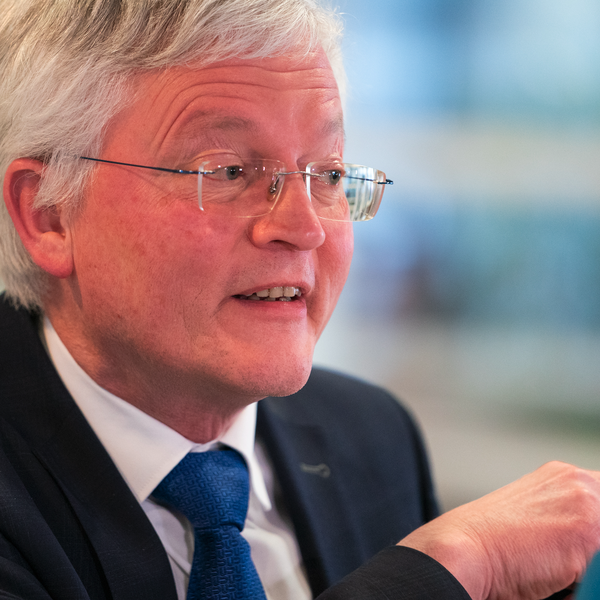 VNG-portefeuillehouder asiel Theo Weterings zegt plan staatssecretaris over opvang asielzoekers op cruiseschepen op zee niet serieus te nemen