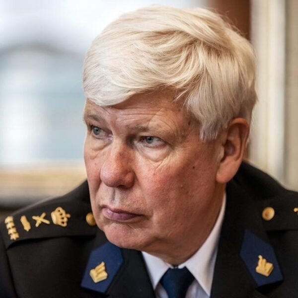 Politievoorman Henk van Essen: handelaren in illegaal vuurwerk zijn wapenhandelaren