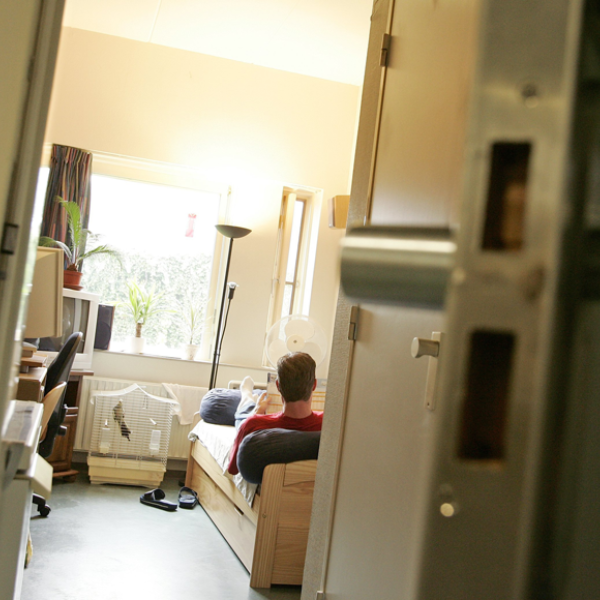 Advocaat: meer verlofincidenten dreigen door tekort aan tbs-personeel