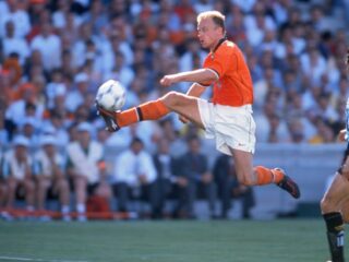 Hoe het fameuze doelpunt van Dennis Bergkamp tot stand kwam