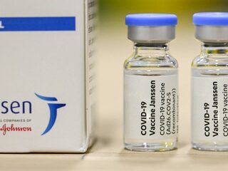 Twintig keer bellen voor een Janssen-vaccin: 'Dit overweldigt ons ook'