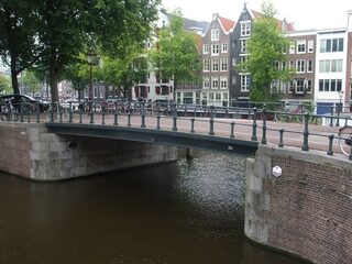 Janny en Lien Brilleslijperbrug: 'Mooi symbool voor de familie en Amsterdam'