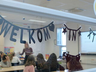 'Kinderen die opgroeien in armere gezinnen blijven achter'