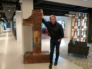 Henny Huisman ergert zich aan 'gekonkelfoes' in de showbusiness