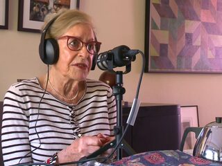 Eva Weyl (86) vertelt door corona aan nóg meer scholieren over haar tijd in Kamp Westerbork