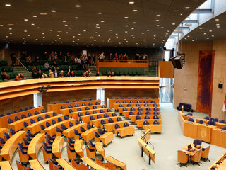 Middenpartijen staan onder druk: ‘We zijn gaan flirten met de flanken’